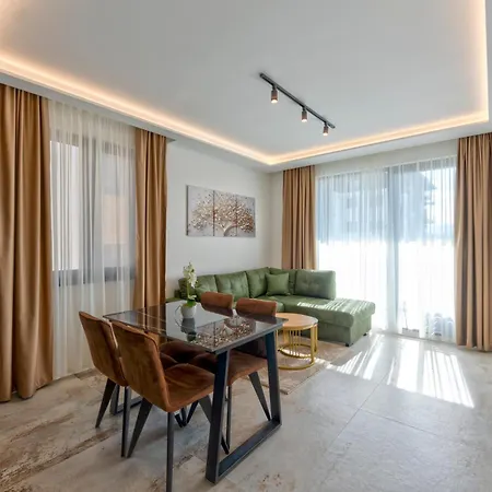 Di Montagna Wellness & דירה *