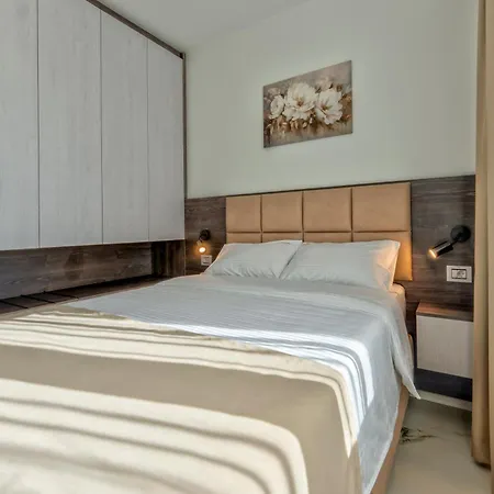 Di Montagna Wellness & דירה *